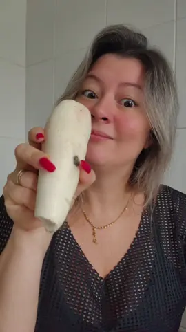 Parte 2  Dica de como descascar o Aipim  faz aí e me marca  . #foryou #fyp #cozinhandoemcasa #cozinhatiktok #viraltiktok 