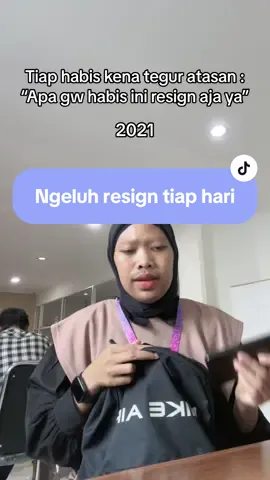 Tiap hari ngeluh resign tapi gak pernah kesampaian 😭🙏🏻 #worklife #worklifebelike #officelife #officefun #officelifebelike #dramakaryawan #duniakerja #memestiktok #humortiktok #officehumor #funnyvideos #mirellemibelle #fyp 