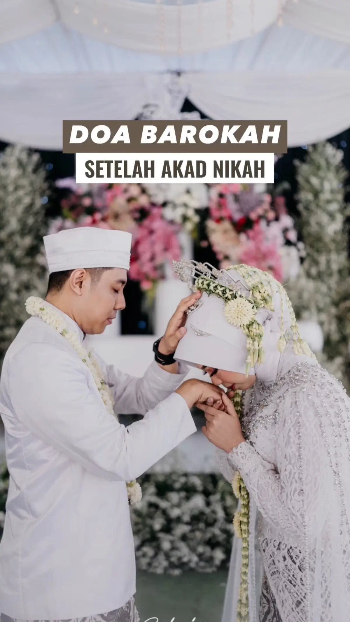 Masyaallah Tabarakallah... Dalam pernikahan tentunya menginginkan pernikahan yang berkah barokah dan rumah tangga yang sakinah mawaddah dan warahmah. Tentunya Atas Ridho Tuhan YME..  kali ini minla kasih doa setelah akad nikah biar pernikahan menjadi berkah #pernikahan #doabarokah #doasetelahakadnikah #akadnikah #samawatilljannaah #weddingsyari 
