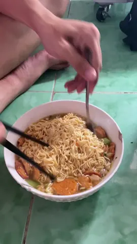 Cuộc sống SV cuối tháng ăn mì gói 🥹#xuhuong #thinh #sinhvien #amnhacvacamxuc #nhacchill 