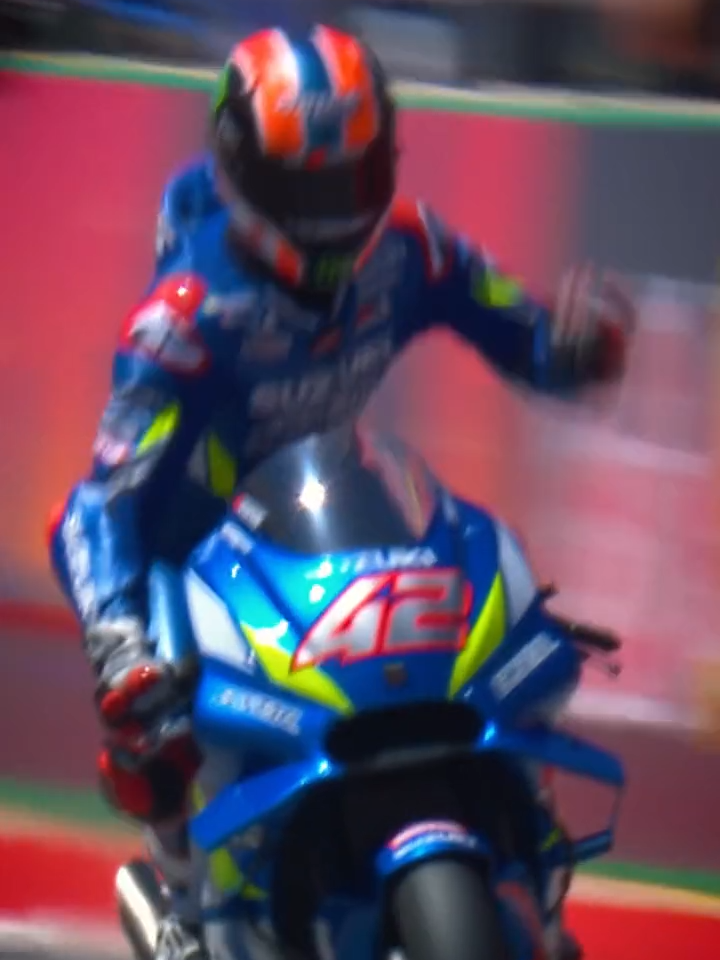 #MotoGP  🏍 -  Beradu kecepatan dengan Valentino Rossi di lap terakhir, Alex Rins berhasil keluar sebagai juara di Americas GP 2019 Saksikan #AmericasGP 2024 akhir pekan ini LIVE di SPOTVNOW! Langganan sekarang! Follow kami untuk konten EKSKLUSIF MotoGP™️ lainnya! 🏍🏁 #SPOTV  #SPOTVIndonesia #AlexRins #VR46 #OlahragaTikTok