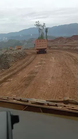 nggeh, ayok nguli gk ada hari libur untuk seorang kuli.. #drivermudapunyacerita #pejuangrupiah #driverhaulingbdm #storytambang #anakrantau #jalurhaulingbdmimip #
