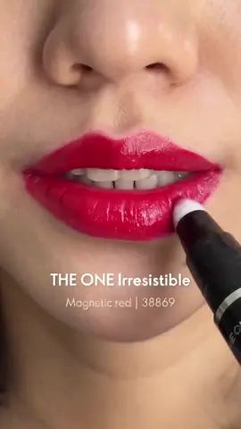 THE ONE Irresistible Touch High Shine Lipstick Lipstik glossy  dari Oriflame dengan aplikator cushion inovatif yang berbentuk lancip untuk aplikasi yang presisi  Gemess banget gaksih 😍  *Keunggulan lipstik ini :*  💄 tahan lama 💄Hasil tampak berkilau 💄Pigmentasi tinggi / warna yg sangat intense 💄Tampilan full coverage dalam satu pulasan , yuk cobain 😉 #lipstikoriflame #irresistibletouchhighshinelipstick 