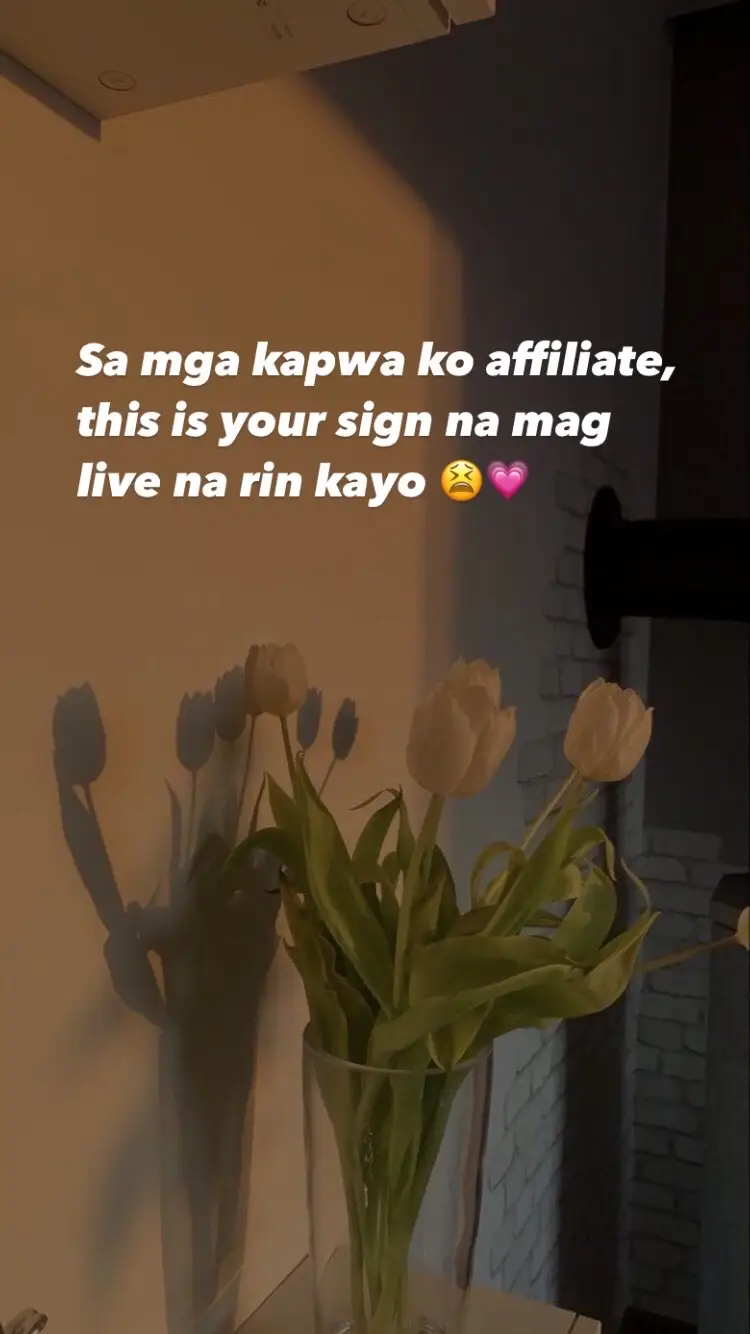 Kung wala parin po kayong benta sa mga videos niyo this is your sign na mag live na rin po kayo! Kahit hindi kita ang mukha niyo, basta galingan niyo lang sa pagsagot sa mga tanong ng nga viewers niyo is makakabemta kayo💗😫 #tiktokaffiliate #affiliatemarketing #fyp #viraltiktok 