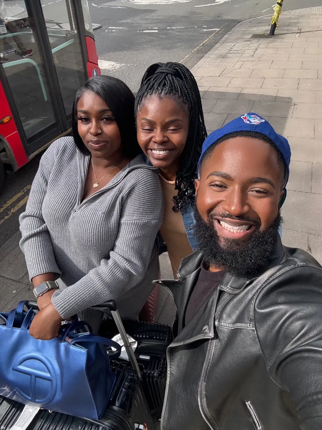 My two sisters came ALL THE WAY from Atlanta to see their brother! It was so joyful to see them, its Bimbo’s first time in London since we came to visit my dad before he passed away. So it means sooooo much to me ❤️ we had such an amazing time