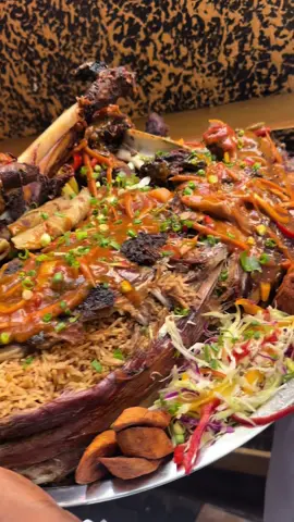 Get you a family that can order for a whole goat😋😋 #RahimFoods #bestrestaurant #ugandatiktok🇺🇬 #Kampala #uganda🇺🇬 #lusaniya #wholegoat 