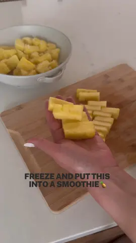 The most undervalued part of a pineapple.. the core!! The last time you peeled and cut a pineapple, did you save the core? You need to start! Chop up the core along with everything else, freeze it and throw it into your smoothies🍍 Here’s why: The core of the pineapple is a great source of fiber, vitamins A & C, manganese, iron, copper, phosphorus, calcium, zinc and bromelian!  Benefits include: Maintaining healthy digestion Reducing inflammation Helps soothe core muscles and connective tissue Lowering cholesterol Good for bone health Helping to prevent heart disease Anti-cancer properties Natural remedy for asthma Pineapple core has a high concentration of bromelian, a proteolytic enzyme that helps break down food and also has anticoagulant properties! The core can be added to smoothies, blended into sauces or salad dressings, grilled, used as a baby teether, or simply infused in water.  . . #pineapple #pineapplecore #digestiveenzymes #antiinflammatory #teething #plantbased #teethingbaby #mommywin #easysolution #holisticnutrition #naturallysweet #naturessweets #naturesmedicine #momtips #growtoglownutrition #painkiller 
