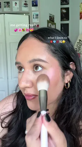 this is true 🤣   #fuerzaregida #fuerzaregidaofficial #rarebeauty #rarebeautyblush #rarebyselena #rarebeautymakeup #rarebeautyhighlighter #rarebeautypowderblush #mexican #mexicantiktok 