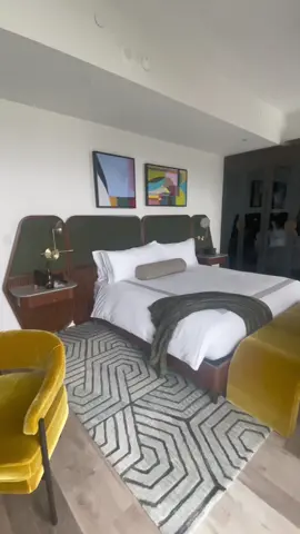Corner Studio Suite Room Tour- Thompson Houston✨ Step into luxury at the Thompson Houston Corner Suite!  Immerse yourself in the stunning panoramic views that stretch as far as the eye can see. From chic decor to stylish furnishings, every corner screams elegance & sophistication. Treat yourself to the ultimate getaway & experience luxury like never before. Ready to be wowed?  Don't just stay, elevate your experience at Thompson Houston! . . . . #thompsonhouston #htx #RoomTour #suitetour #houstonhotels #houstondateideas #downtownhouston #luxuryhouston #thingstodohouston #thingstodohouston #staycation 