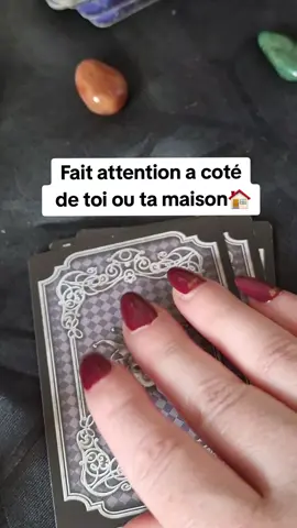Attention à cote de toi ou de ta maison #tarot #voyance #tiragedecartesgratuit #tiragedecarte #tirage 