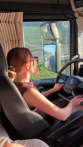 Scania🔝🤩 #truckgirl #truckdriver #scania #scaniatruck #kierowcaciężarówki #trucklife #work 