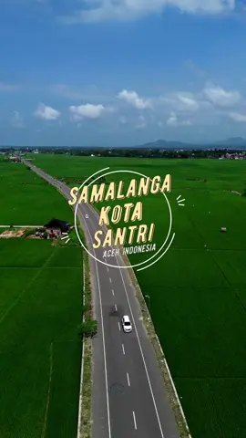 Samalanga adalah salah satu kecamatan di Kabupaten Bireuen yang mempunyai peran penting dalam sejarah Aceh. Pahlawan yang terkenal dari Samalanga adalah Pocut Meuligoe, perempuan asal desa Gampong Baro yang memimpin pemuda-pemuda Samalanga menggempur Belanda di Batee Iliek, yang kini menjadi sebuah objek wisata terkenal di Aceh. Saat ini Samalanga dikenal sebagai Kota Santri karena banyaknya dayah atau pesantren yang tumbuh berkembang di daerah ini. Di antaranya adalah Dayah MUDI Mesra yang sudah eksis sejak zaman pemerintahan Sultan Iskandar Muda, dan dipimpin pertama kali oleh Faqeh Abdul Ghani, hingga saat ini dipegang oleh seorang ulama kharismatik di Bireun, Teungku Hasanoel Bashry. Beberapa meter dari dayah tersebut berdiri Dayah Ummul Ayman, di bawah pimpinan Teungku Nuruzzahry ( Waled Nu). Selain itu, di Batee Iliek berdiri Dayah Jamiah Al-Aziziyah sejak tahun 2012 di sekitar bekas Benteng Kuta Gle di bawah pimpinan Dr. Tgk. Muntasir A. Kadir. 📍Keude Samalanga, Aceh, Indonesia #videopottery  #autumn  #autumnvibes🍁  #destination  #aceh  #acehtengah  #takengonacehindonesia  #gayo  #drone  #wisataaceh  #kelilingkampung  #kelilingaceh  #destinasigayo  #destinasiwisata  #perjalanan  #destinasiwisataindonesia  #wisata  #wisataindonesia  #explore  #perjalanan  #thisisaceh  #viral  #fyp  #nature