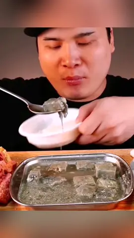 Stinky tofu smells bad,but tastes good!#food#foofasmr #eatingshow #Fermented bean curd #fyp#foryou #mukbangeatingshow #mukbang #Foodie http//shop zhuochengyun.com/myshop/St,,,
