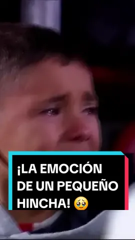 ¡HASTA LAS LÁGRIMAS!😢🥺Un pequeño fanático de #Estudiantes festejó el gol del Pincha ante #Boca a pura emoción 🥹 👉🏼Suscribite al #PackFutbol y disfrutá de la #CopaDeLaLiga  #TikTokDeportes #futbol #emoción #lágrimas #pequeño #hincha 