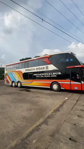 mentahan exterior double decker rosalia indah (waktu itu no nya sdd 118) #bus #bis #busindonesia #busmania #busjatim #busjawatimuran #rosaliaindah #rosaliaindahtransport #rosinsubang #fyp #fypシ 