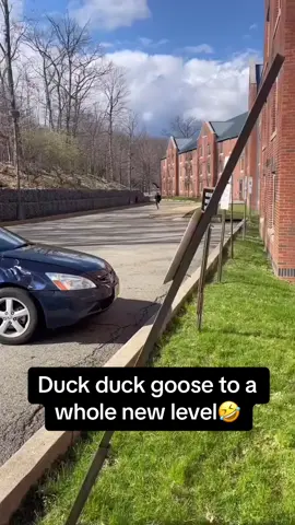 Bro was running for his life 💀 ##Pubity(IG: twinvibes4l)
