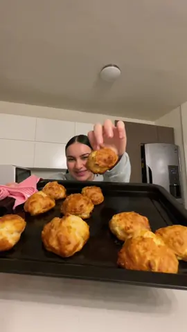 👩🏻‍🍳🍞🍫