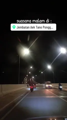 jembatan tano ponggol kabupaten samosir di malam hari #samosir #wisatasumut #wisataindonesia #simbolon #berutu #samosirisland #samosirtiktok #samosirindah #tanoponggolsamosir #tanoponggol #danautobasamosir #lagunostalgia #nostalgia90an #nostalgiatiktok #lagunostalgiaindonesia @chocolate #suasanamalamhari 