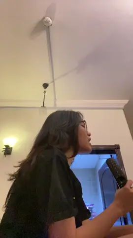 one take🙂 please jangan judge aku yaahh guysss i am far away from suci tanpa dosa tapi boleh kan nyanyi lagu rohani hehehe gbu