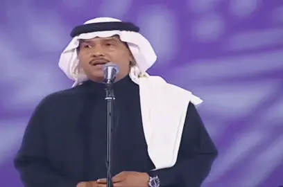 قتلتني بخنجر العشق ألقتني ‏طــريحـاً  مـضـرجاً  بــ دمـائي ‏ثم نادت على الطريق وقالت ‏يامن يصلي على قتيل الهواءِ   .. #محمد_عبده #فنان_العرب 