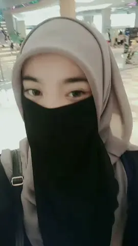 Tidak perlu hebat dari orang lain, cukup lebih baik dari diri kita yang kemarin. Hidup bukan tentang siapa yang terbaik, tapi tentang siapa yang berbuat baik dan tidak pura-pura baik.