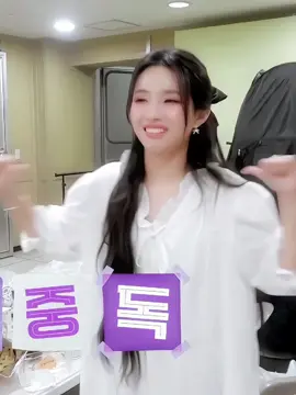 look at my baby soyeon she's so cuteee #soyeon #gidle #miyeon #twicelookatme #kpop #kpop #gidlesoyeon 