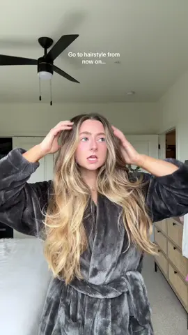 Can’t get enough of this messy bun look #messybun #messyhair #easyhairstyles #hairstyles 