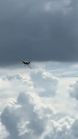 Game over… prepare-se #aeromodelismo #aeromodelo #rcaircraft #viral #aeromodelos #landing #japan #usa #radical 