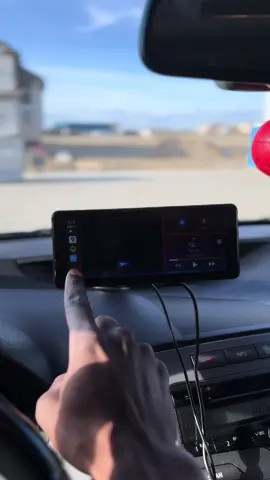 Do you have a car that doesn’t have a screen? Here is a simple plug and play solution. Link in Bio . . . #fyp #applehome #carplay #androidautowireless #smarthome 