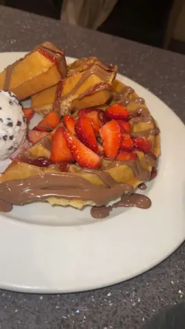 Always time for dessert 😋 #heavenlydesserts #heavenlydessertsuk #waffles #dessert #fyp #fypシ #viral #trending 