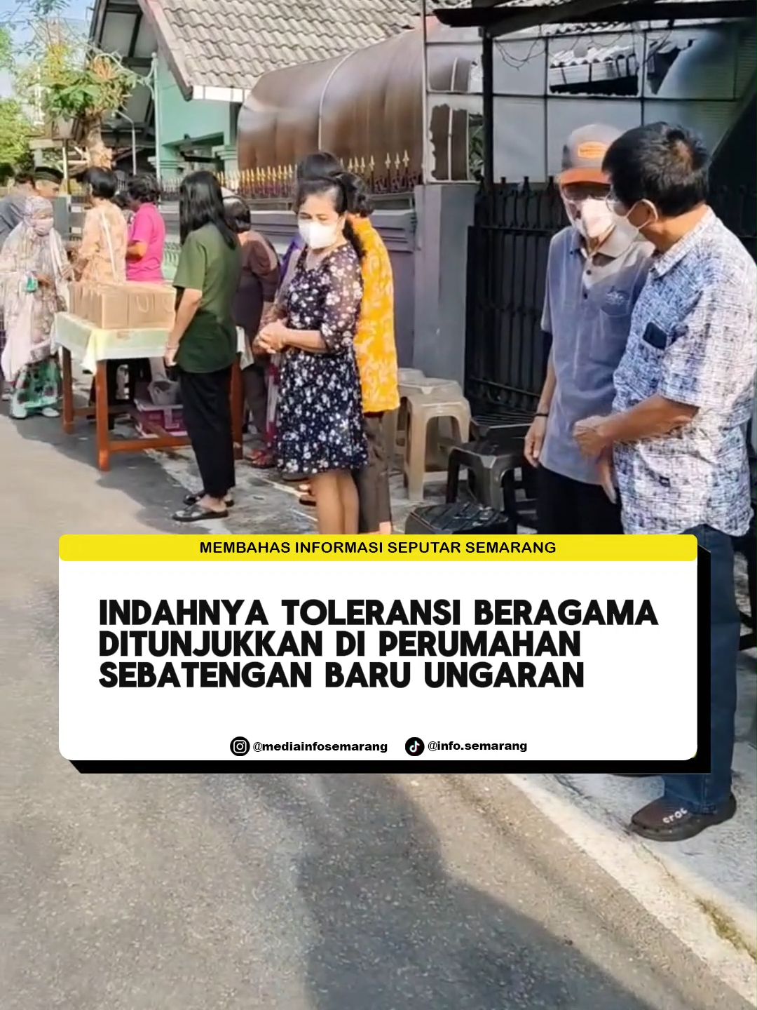Suasana indah saat kerukunan dan toleransi di tunjukkan warga perumahan Sebatengan Baru Ungaran RT 07/RW XII. Saat yang Muslim menuju tempat beribadah untuk Sholat Ied, warga Non Muslim sudah berbaris dan bersalaman bersilaturahmi penuh kehangatan serta membagikan snack. 📹 : Johanes Kristiono Berita Terkini I Berita Harian I Berita Terupdate Hari Ini I Info Semarang Hari Ini I rindu kota semarang I Semarang Night Vibes #semarang #semarangtiktok #semaranghits #fyp #berita #beritaviraltiktok #beritaditikok #fypシ