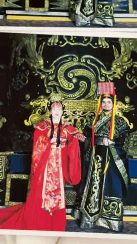 Nos llevaron hacer una seccion de fotos modo emperadores 😱😂🪭🇨🇳 #seciondefotos #fotos #emperador #emperadores #china #hengdian #yiwu ##china##sabrettk##parati