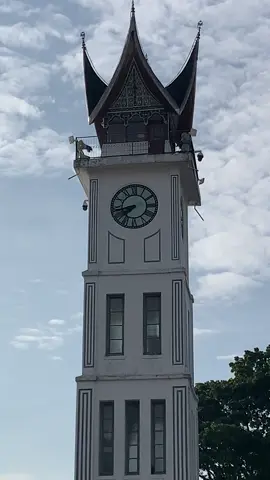 salam barayo dari jam gadang sanak sadonyo🙏🏻✨ #fyp #vibes #bukittinggi #sumaterabarat 