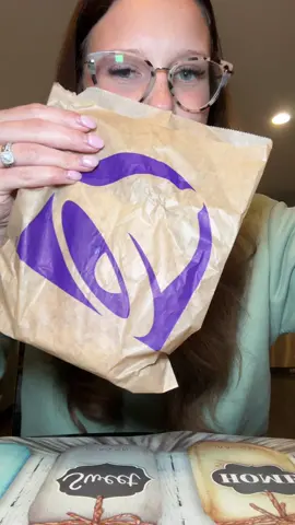 CRUNCH WRAP SUPREME! #tacobell #eatingvideo #eatingsounds #eatingshow #crunchwrap 