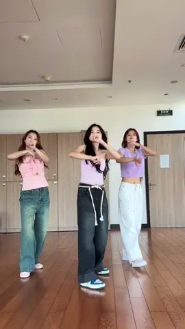 Ba bà bèo căm bách 👩‍👩‍👧 #ngamgaixinh #dance #xuhuong 