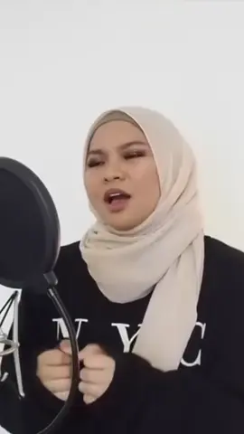 Aina Abdul | Gelisah Mimpi (Cover) #kenanganmengusikjiwa #lagulamakenangannostalgia #liriklagu #shortvideo 