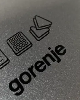 Мультимейкер Gorenje SM703GCG  499 грн ідеальний варіант для сніданків, перекусів чи повноцінної вечері, адже в комплект входять аж три типи насадок : бутербродниця, вафельниця та гриль. Бути ідеальною господинею з цим приладом так просто! Потужність: 700 Вт Насадки: бутербродниця, вафельниця, гриль Матеріал пластин: алюміній Додатково: антипригарне покриття, ручки, що не нагріваються, індикатор готовності, нековзкі гумові ніжки, відділ для змотування шнура Розмір пластин: 20*10 см Довжина кабелю: 0,7 м Розмір: 9,5 х 23,1 х 23,5 см Вага: 2 кг Гарантія: 1 рік #мультимейкер #вафлі #гриль  
