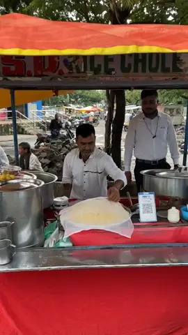 Specially Abled Man Selling Sindhi Rice😱😱 इनके जज्बे को सलाम🙏🏻🙏🏻 #indianstreetfood #india #shorts_2