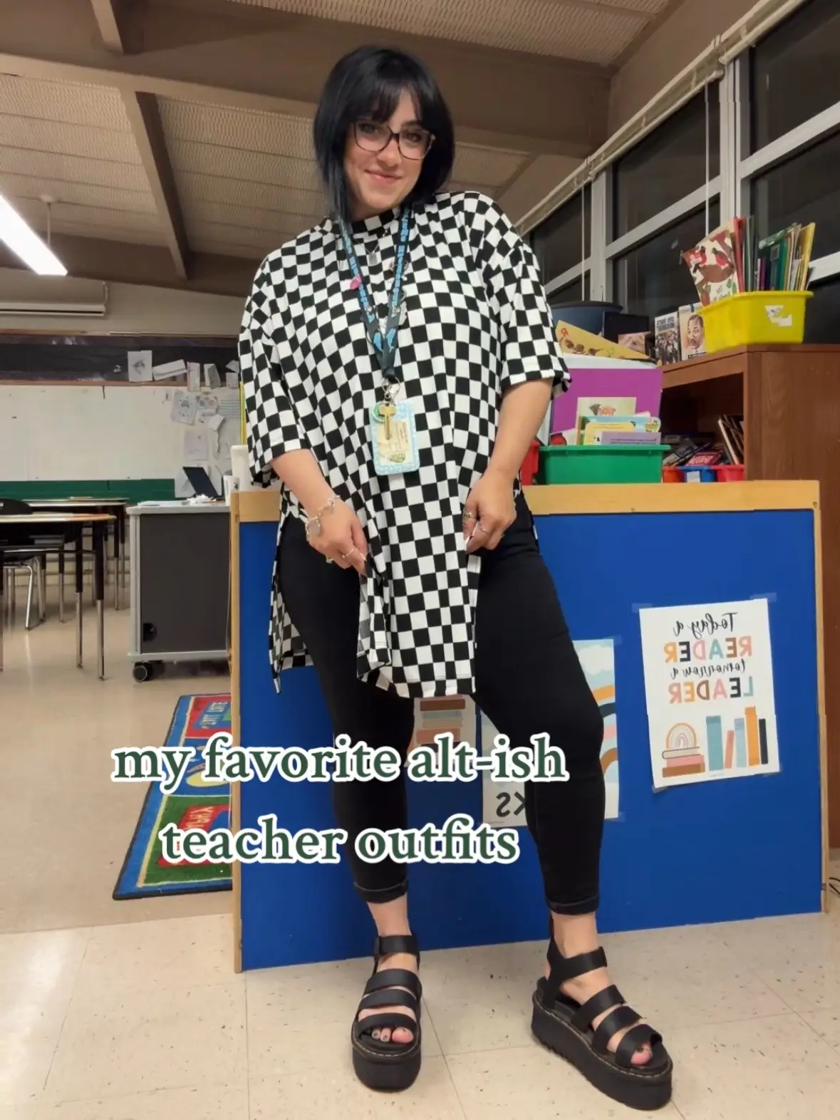 #midsizefashion #altfashion #teachertok #teacherootd #altteacher #drmartensoutfits #drmartensplatform #yallternative 