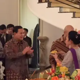 cieee 😍💕 bapak Prabowo di ulang tahun ibu Titiek Soeharto hari ini 😍😍😍🤏🏻 @Titiek Soeharto #titieksoeharto #titiekprabowo #prabowotitiek #prabowosubianto 