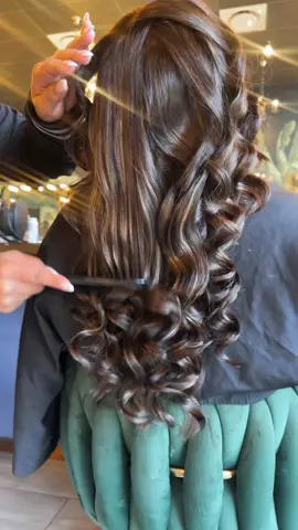A Balayage that leaves the MBW Studio is unmatched 🙅🏽‍♂️🤎🤍🤎🤍 #wellaprofessional #balayage #mushroombrown #healthyhair #beautifulhair #MBWstudio 
