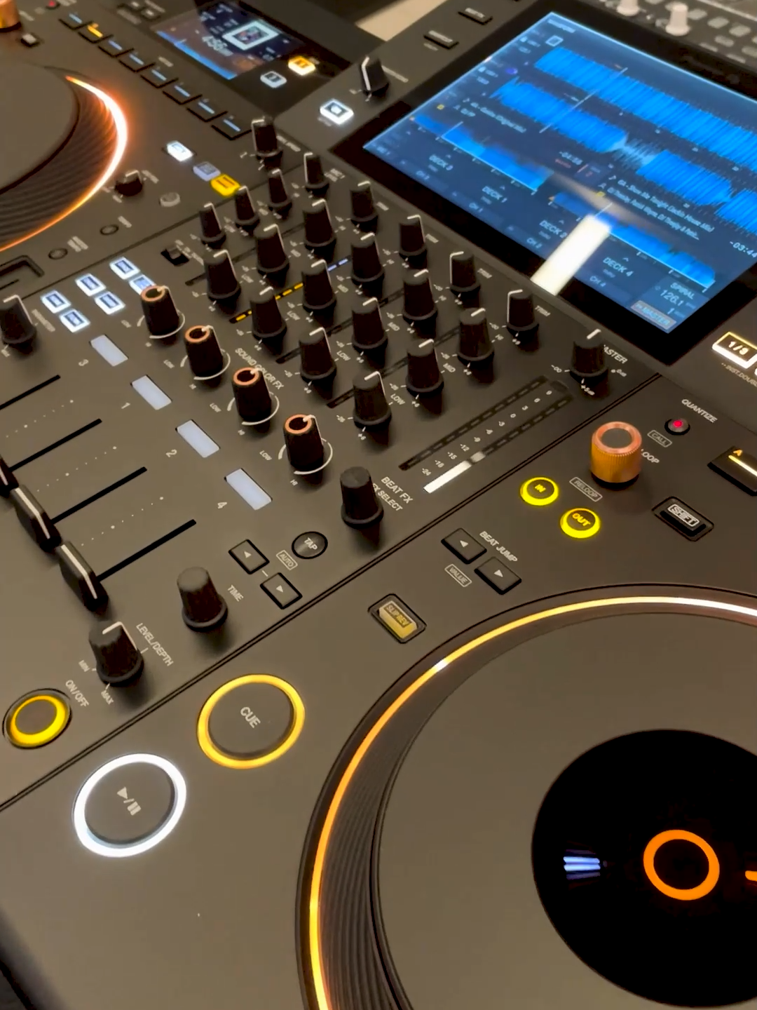 Come check out the 1, 2, 3 screens on our new @officialpioneerdj OPUS-QUAD at Sound Collective!  #SoundCollective #SoundCollectiveNYC #PioneerDJ #OpusQuad #DJGear #DJController #CDJ #CDJs #PioneerDJ#PioneerMixer #NewGearDay #NewGear #PioneerOpusQuad #RichFurniss