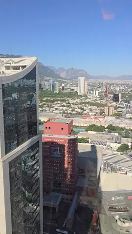 Quer hermosa vista de #monterrey desde el hotel safi metropolitan.