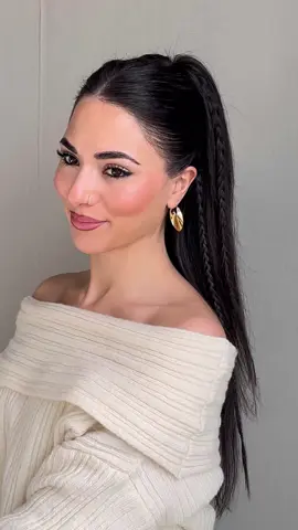 Easy Cute Hairstyle 😍✨ #hairstyletutorial #hairideas #hairinspo #easyhairstyles #springhair #hairtok #hairtrends #halfuphalfdown #longhairstyles 