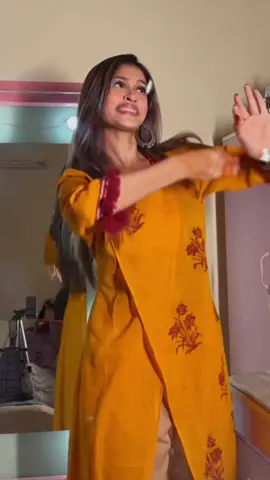 এই বৈশাখে, “বাংলালিংক বৈশাখে বাংলামি” কনটেস্টে অংশ নিয়ে জিতে নিন আকর্ষণীয় স্মার্টফোন! চ্যালেঞ্জে অংশ নিতে “বাংলালিংক বৈশাখে বাংলামি” থিম সংটি ব্যবহার করে টিকটক ভিডিও বানান আর #AmaderBanglami ও #BoishakheBanglami হ্যাশট্যাগ দিয়ে আপলোড করুন! সেরা ভিডিওগুলো বাংলালিংক-এর পেইজ থেকে ফিচার করা হবে। এছাড়াও সেরা ৩ জন ভিডিও ক্রিয়েটরের জন্য তো আকর্ষণীয় স্মার্টফোন থাকছেই! শর্তাবলি: * সবচেয়ে বেশি লাইক, শেয়ার ও কমেন্টের ভিত্তিতে বিজয়ী নির্বাচন করা হবে * আপলোড করা ভিডিওটি অবশ্যই আপ্লোডারের আসল আইডি থেকে পোস্ট করতে হবে এবং আইডি পাবলিক থাকতে হবে * সেরা টিকটক ভিডিওর জন্য ২টি এবং ইনস্টাগ্রাম ভিডিওর জন্য থাকছে ১টি স্মার্টফোন কনটেস্টের মেয়াদ: ৩০ এপ্রিল ২০২৪ পর্যন্ত