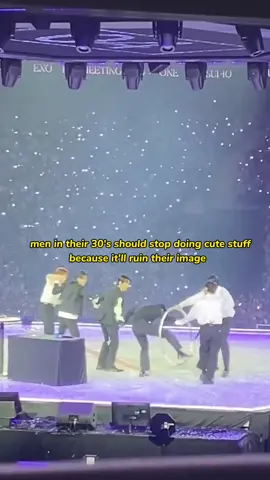 not exo y'all, they're different 😆😂 #exo #exol #weareoneexo #exofunnymoments #chanyeol #xiumin #baekhyun #suho #kyungsoo #chen #foryourpage #foryou #fyp #fypシ #xyzbca 