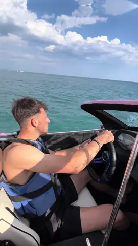 Pembe erkeği bozar mı?  #pink #jetcar #sea #life #keşfet #trend #pinkcar #hellokitty 