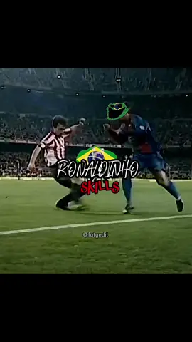 Ronaldinho skills 😮‍💨🇧🇷 #futebolbrasileiro #brasil #foryou 