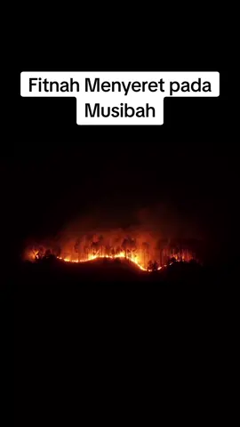 Siapa yang melakukan fitnah, maka ia menyeret dirinya sendiri pada musibah. Sebab, fitnah adalah kezaliman, sedangkan kezaliman akan mengundang siksa dan hukuman. Jangan mengumbar fitnah dan tuduhan! Jangan sampai melakukan kezaliman! Karena, doa orang yang terzalimi akan Dia kabulkan. #dakwah #hijrah #islam #dakwahislam #muslim #sunnah #pemudahijrah #muslimah #kajianislam #dakwahsunnah #kajian #kajiansunnah #islamicquotes #beraniberhijrah #islamituindah #yukngaji #fitnah #musibah