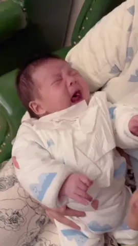 😆😆😆 Háu ăn quá điii  #funnybaby #hungrybaby #babycrying #cutebaby #trending 